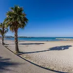 Appartamento Bright 50 M In The Centre Of