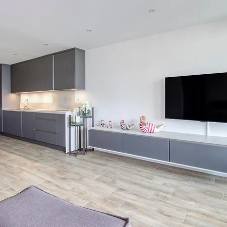 Bright 50 M In The Centre Of Sanary-sur-Mer